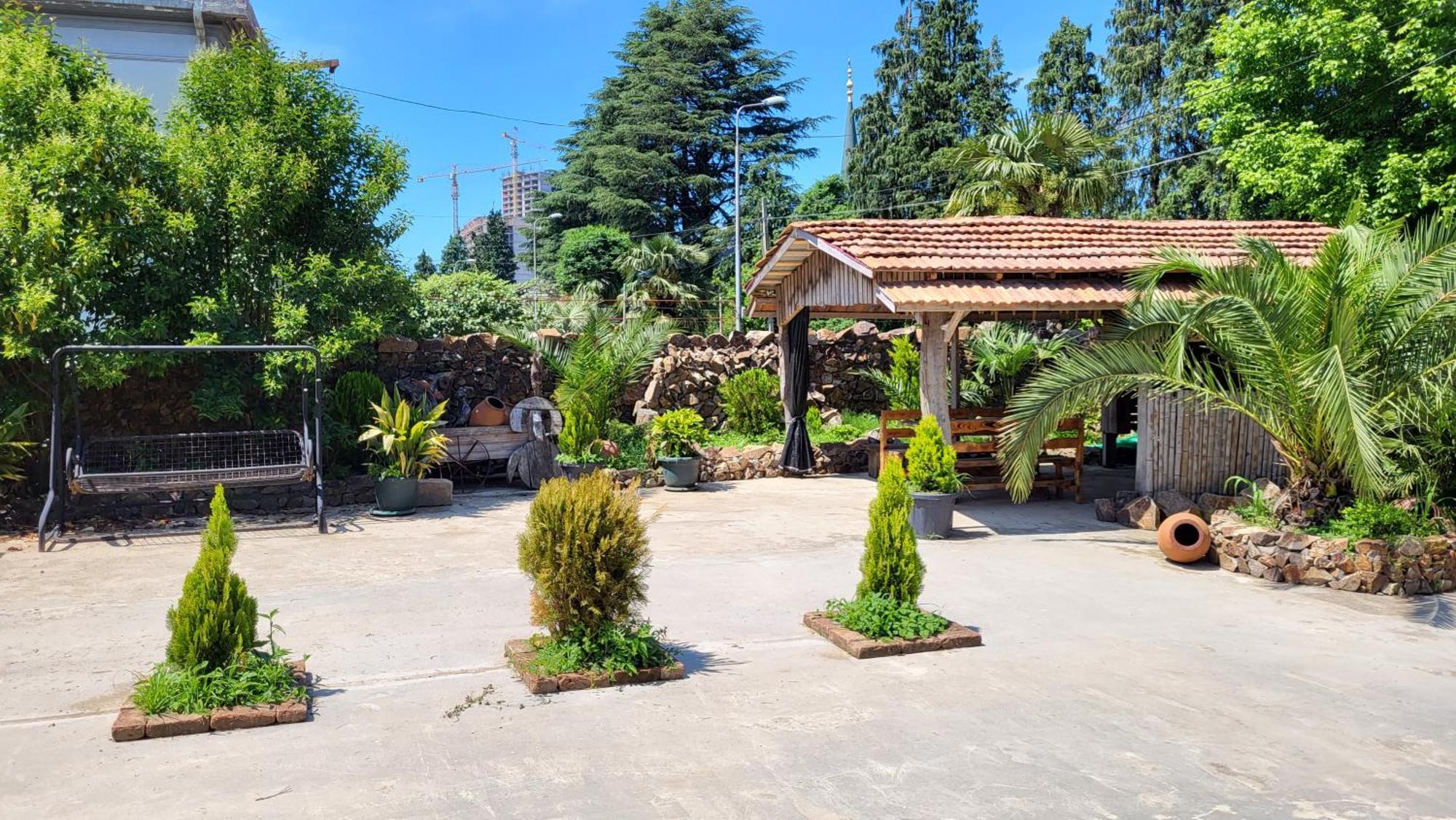 Guesthouse Gocha Beridze Batumi Exterior foto